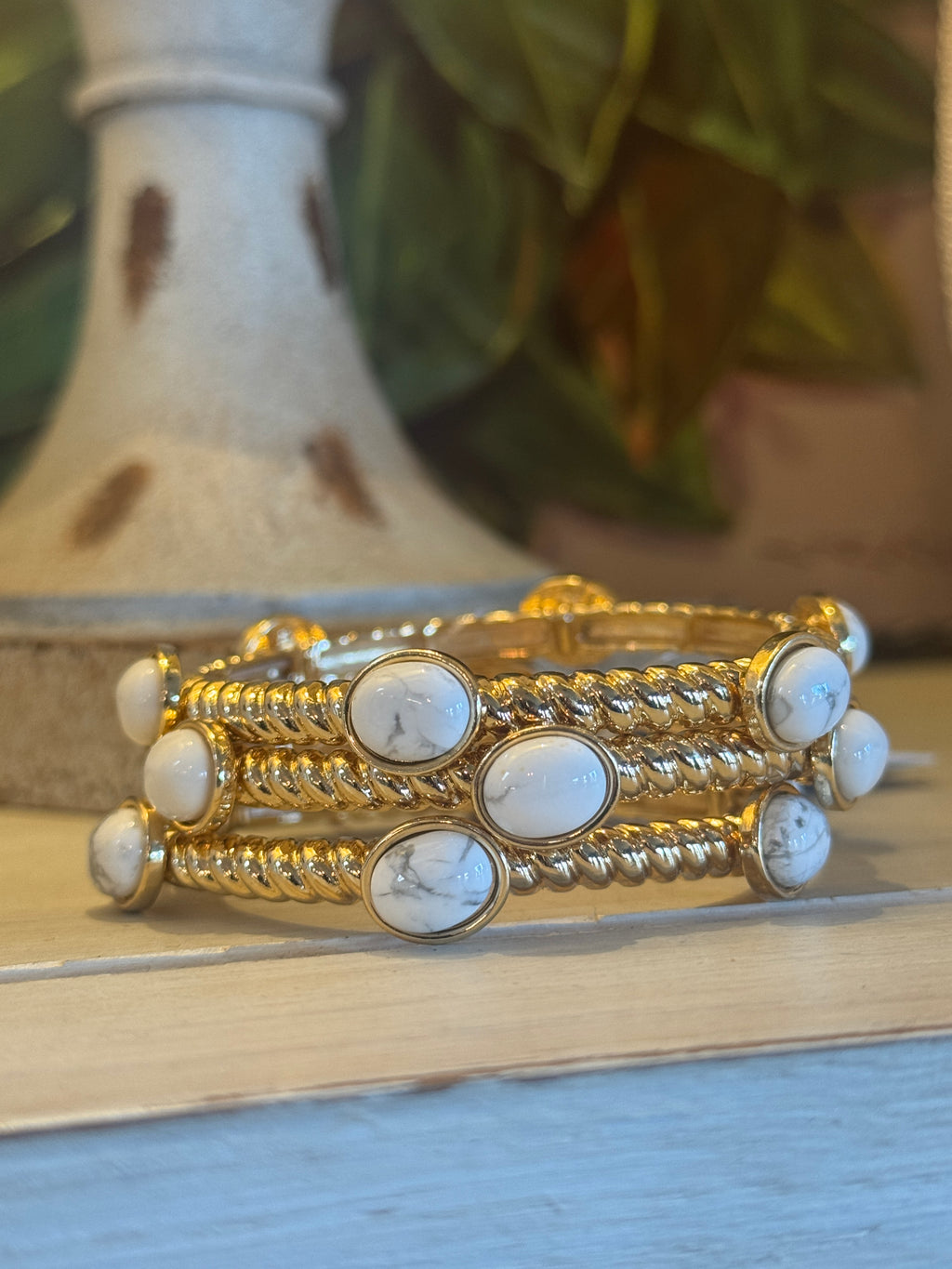 Howlite & Gold Stretch Bracelet