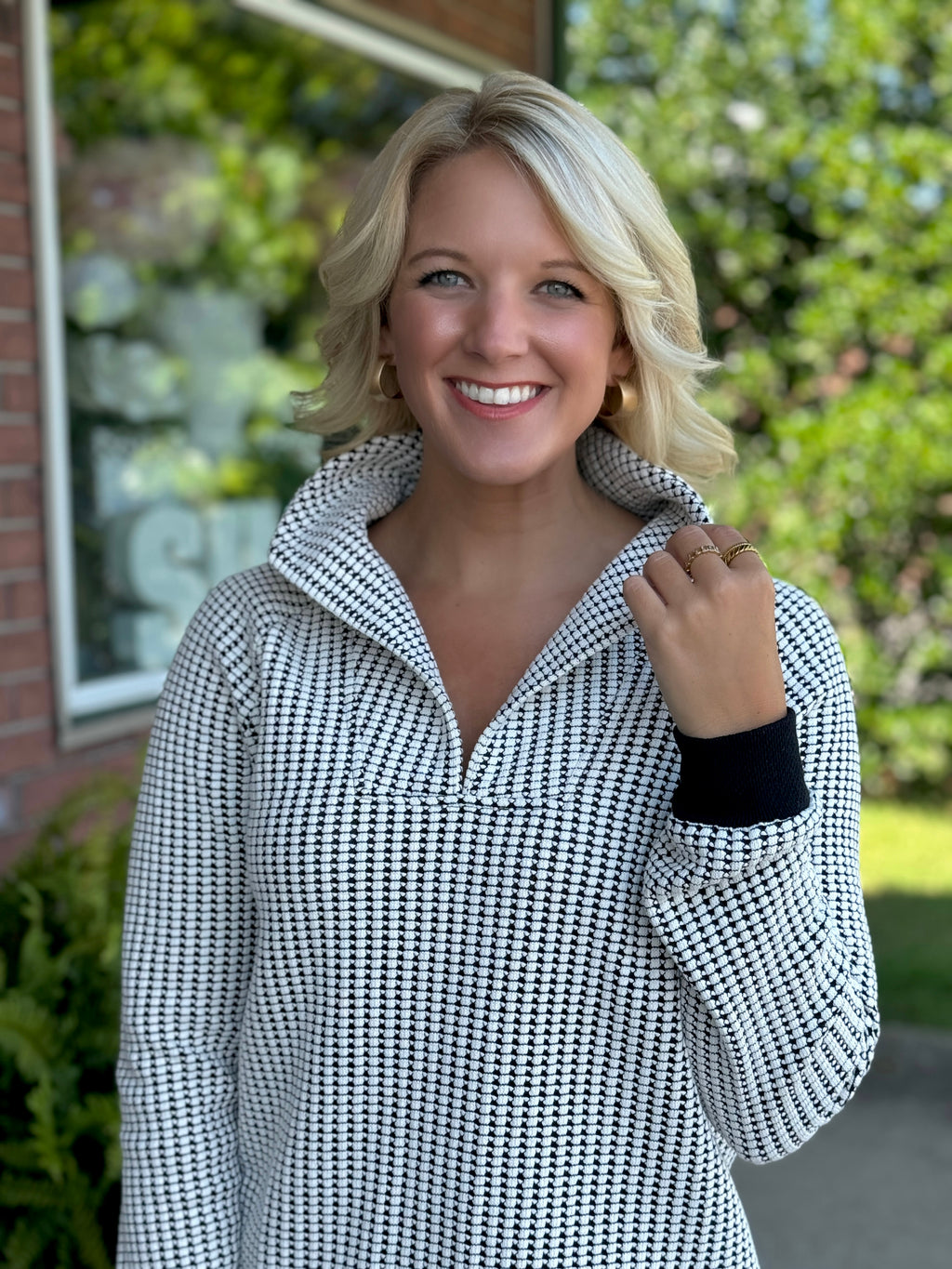 Black & White Collared Pullover Top